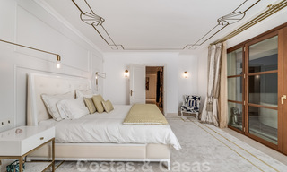 Amplia villa de lujo en venta, de estilo andaluz situada en una posición alta en Nueva Andalucía, Marbella 45069 