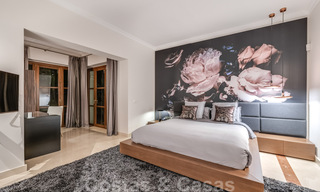 Amplia villa de lujo en venta, de estilo andaluz situada en una posición alta en Nueva Andalucía, Marbella 45071 