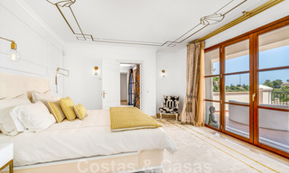Amplia villa de lujo en venta, de estilo andaluz situada en una posición alta en Nueva Andalucía, Marbella 45084 