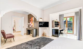 Amplia villa de lujo en venta, de estilo andaluz situada en una posición alta en Nueva Andalucía, Marbella 45092 