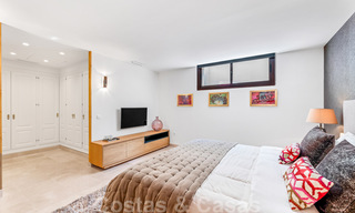 Amplia villa de lujo en venta, de estilo andaluz situada en una posición alta en Nueva Andalucía, Marbella 45110 