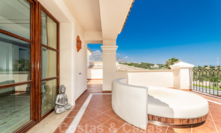 Amplia villa de lujo en venta, de estilo andaluz situada en una posición alta en Nueva Andalucía, Marbella 45119 