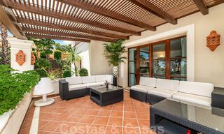 Amplia villa de lujo en venta, de estilo andaluz situada en una posición alta en Nueva Andalucía, Marbella 45130 