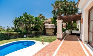 Amplia villa de lujo en venta, de estilo andaluz situada en una posición alta en Nueva Andalucía, Marbella 45133 