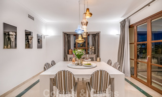 Amplia villa de lujo en venta, de estilo andaluz situada en una posición alta en Nueva Andalucía, Marbella 45149 