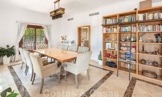Amplia y encantadora villa de lujo en venta, en una urbanización residencial preferida en la Nueva Milla de Oro, Benahavis - Marbella 45603 