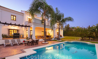 Amplia y encantadora villa de lujo en venta, en una urbanización residencial preferida en la Nueva Milla de Oro, Benahavis - Marbella 45604 