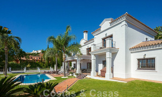 Amplia y encantadora villa de lujo en venta, en una urbanización residencial preferida en la Nueva Milla de Oro, Benahavis - Marbella 45605 