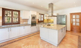 Amplia y encantadora villa de lujo en venta, en una urbanización residencial preferida en la Nueva Milla de Oro, Benahavis - Marbella 45610 