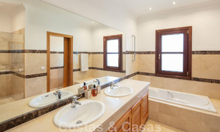 Amplia y encantadora villa de lujo en venta, en una urbanización residencial preferida en la Nueva Milla de Oro, Benahavis - Marbella 45617 