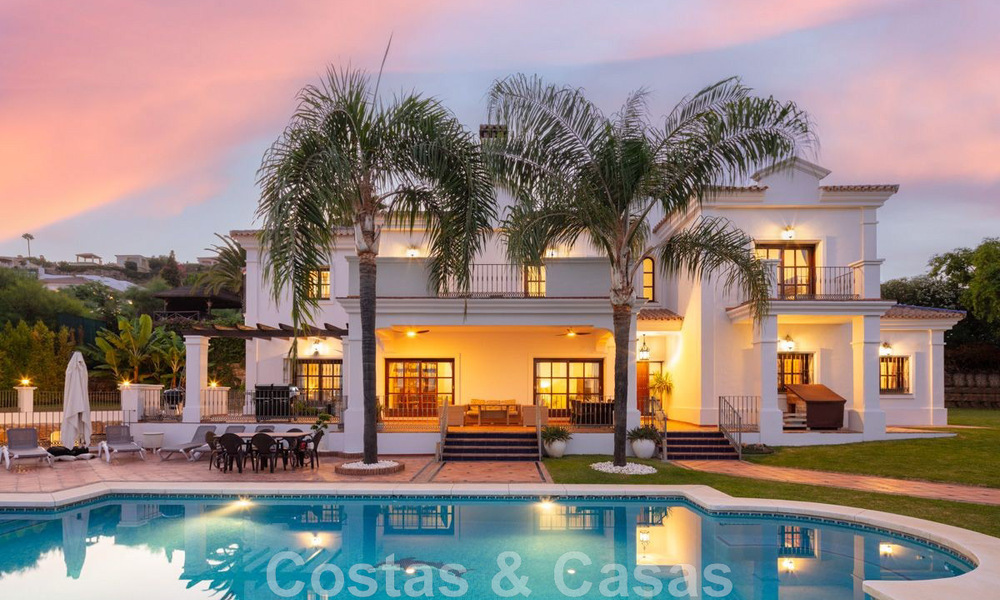 Amplia y encantadora villa de lujo en venta, en una urbanización residencial preferida en la Nueva Milla de Oro, Benahavis - Marbella 45624