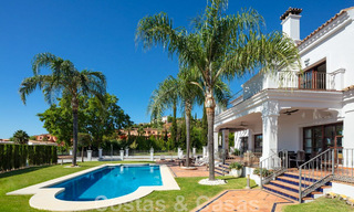 Amplia y encantadora villa de lujo en venta, en una urbanización residencial preferida en la Nueva Milla de Oro, Benahavis - Marbella 45625 
