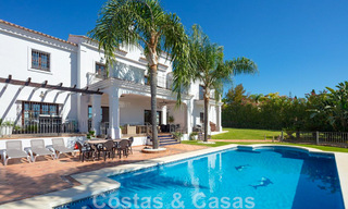 Amplia y encantadora villa de lujo en venta, en una urbanización residencial preferida en la Nueva Milla de Oro, Benahavis - Marbella 45626 