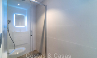 Villa de lujo única en venta en un estilo arquitectónico moderno y andaluz, con vistas al mar, a poca distancia de Puerto Banús, Marbella 45826 