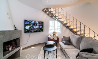 Villa de lujo única en venta en un estilo arquitectónico moderno y andaluz, con vistas al mar, a poca distancia de Puerto Banús, Marbella 45830 