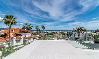 Villa de lujo única en venta en un estilo arquitectónico moderno y andaluz, con vistas al mar, a poca distancia de Puerto Banús, Marbella 45862 