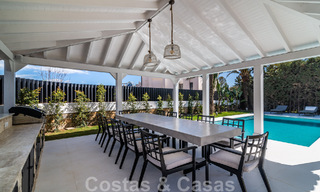 Villa de lujo única en venta en un estilo arquitectónico moderno y andaluz, con vistas al mar, a poca distancia de Puerto Banús, Marbella 45905 