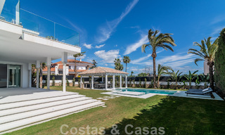 Villa de lujo única en venta en un estilo arquitectónico moderno y andaluz, con vistas al mar, a poca distancia de Puerto Banús, Marbella 45919 