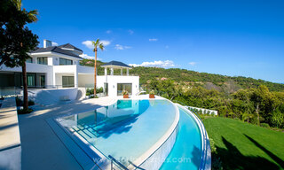 Villa contemporánea de lujo en venta con vistas al mar en el complejo más exclusivo de La Zagaleta en Benahavis - Marbella 45256 