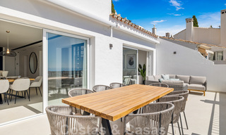 Amplio ático de lujo totalmente reformado en venta con vistas al mar en Benahavis - Marbella 45283 