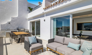 Amplio ático de lujo totalmente reformado en venta con vistas al mar en Benahavis - Marbella 45284 