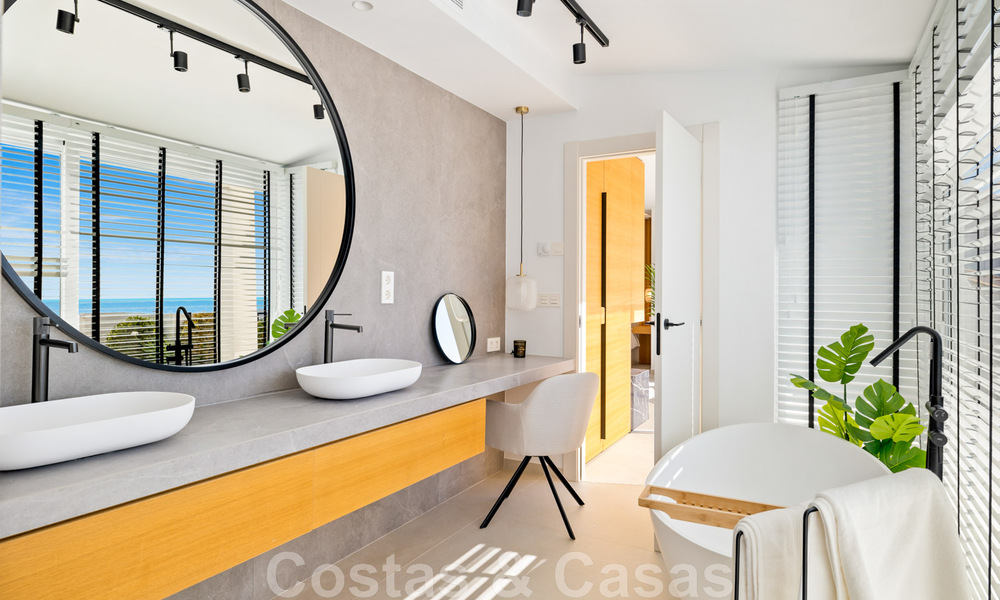 Amplio ático de lujo totalmente reformado en venta con vistas al mar en Benahavis - Marbella 45296