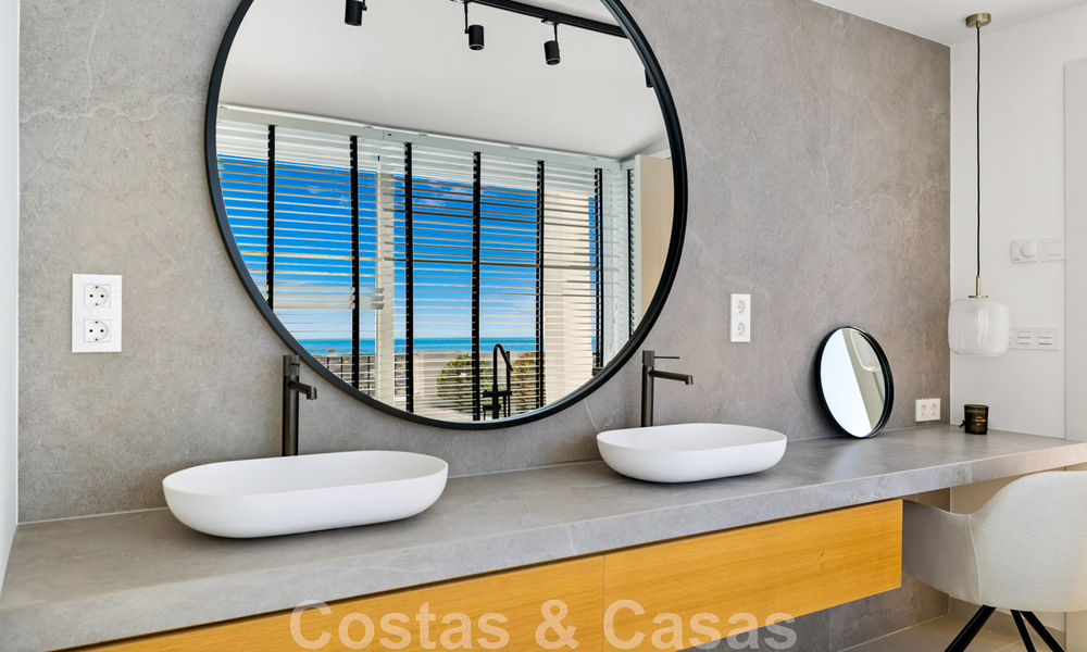 Amplio ático de lujo totalmente reformado en venta con vistas al mar en Benahavis - Marbella 45297