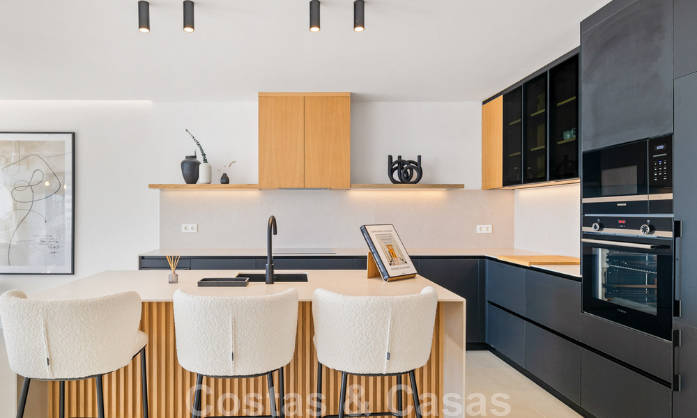 Amplio ático de lujo totalmente reformado en venta con vistas al mar en Benahavis - Marbella 45303