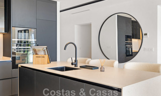 Amplio ático de lujo totalmente reformado en venta con vistas al mar en Benahavis - Marbella 45308 