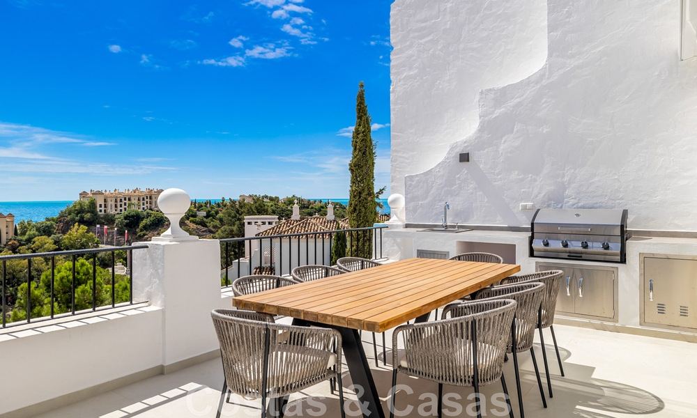Amplio ático de lujo totalmente reformado en venta con vistas al mar en Benahavis - Marbella 45315