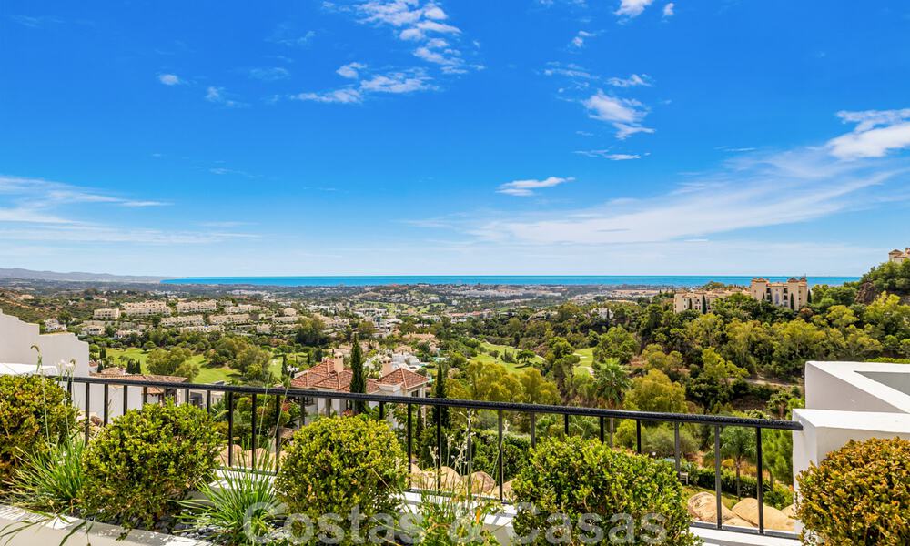 Amplio ático de lujo totalmente reformado en venta con vistas al mar en Benahavis - Marbella 45316