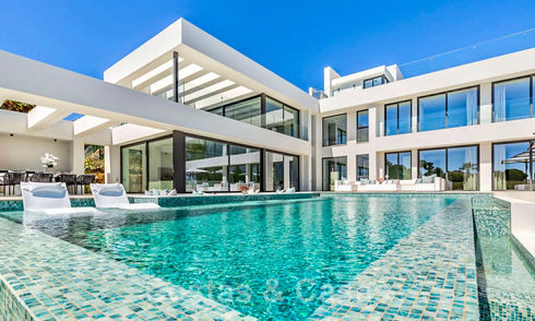 Nueva villa de diseño modernista en venta con vistas panorámicas, situada en la Nueva Milla de Oro de Marbella - Benahavís 45636