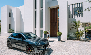 Nueva villa de diseño modernista en venta con vistas panorámicas, situada en la Nueva Milla de Oro de Marbella - Benahavís 53644 