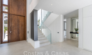 Nueva villa de diseño modernista en venta con vistas panorámicas, situada en la Nueva Milla de Oro de Marbella - Benahavís 53647 