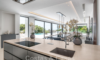Nueva villa de diseño modernista en venta con vistas panorámicas, situada en la Nueva Milla de Oro de Marbella - Benahavís 53654 