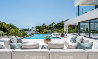 Nueva villa de diseño modernista en venta con vistas panorámicas, situada en la Nueva Milla de Oro de Marbella - Benahavís 53668 
