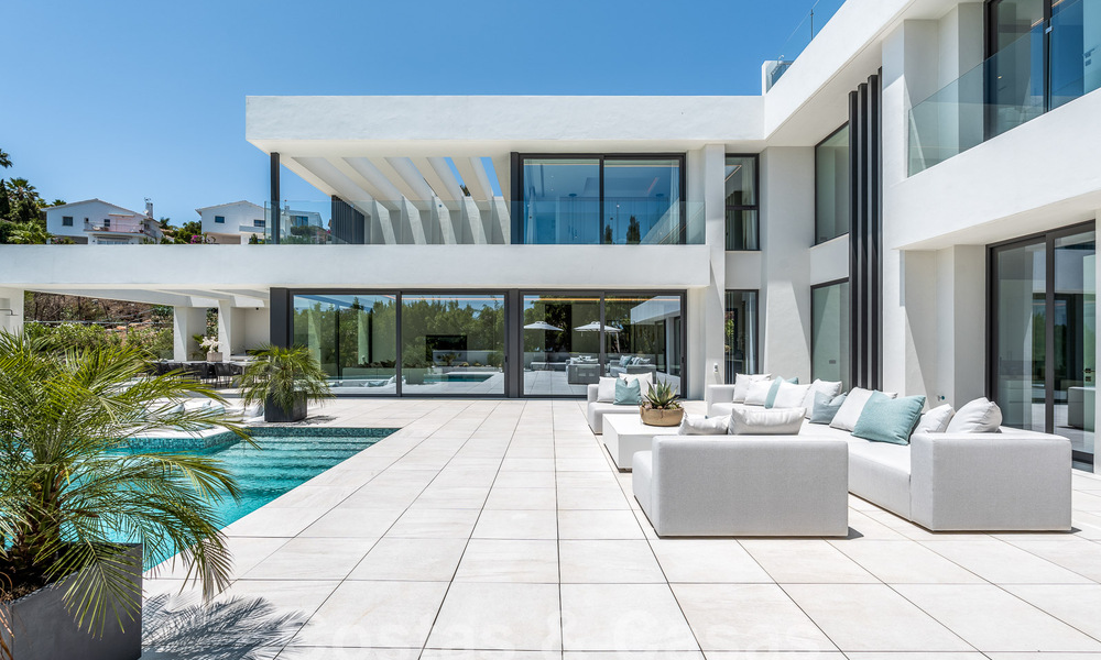 Nueva villa de diseño modernista en venta con vistas panorámicas, situada en la Nueva Milla de Oro de Marbella - Benahavís 53670