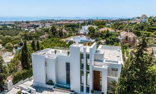 Nueva villa de diseño modernista en venta con vistas panorámicas, situada en la Nueva Milla de Oro de Marbella - Benahavís 53674 