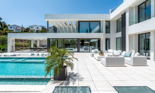 Nueva villa de diseño modernista en venta con vistas panorámicas, situada en la Nueva Milla de Oro de Marbella - Benahavís 53679 