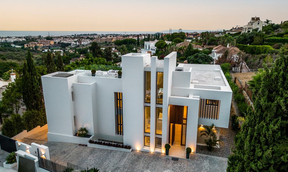 Nueva villa de diseño modernista en venta con vistas panorámicas, situada en la Nueva Milla de Oro de Marbella - Benahavís 53681