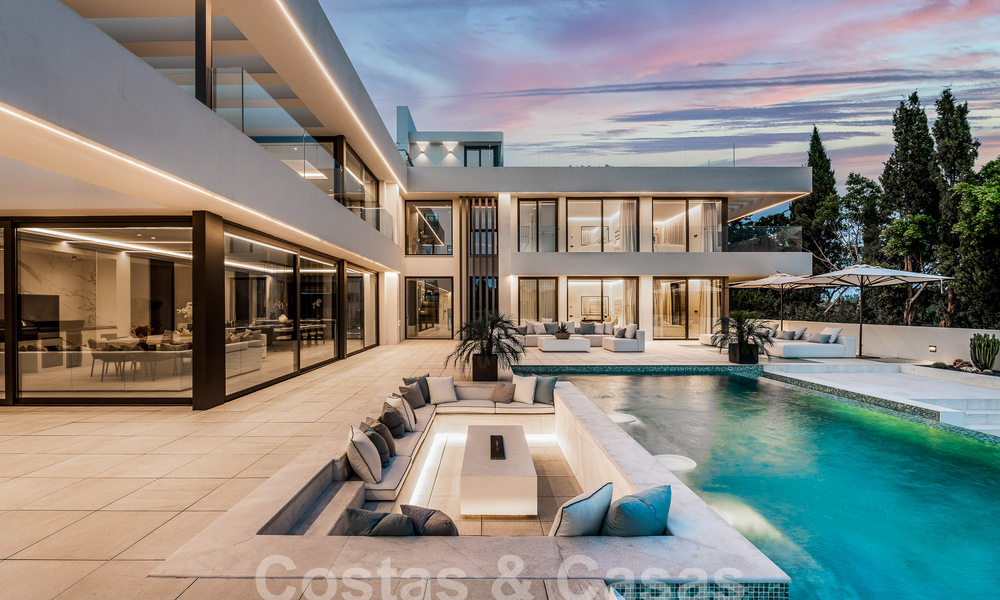 Nueva villa de diseño modernista en venta con vistas panorámicas, situada en la Nueva Milla de Oro de Marbella - Benahavís 53683