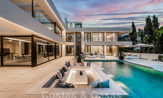 Nueva villa de diseño modernista en venta con vistas panorámicas, situada en la Nueva Milla de Oro de Marbella - Benahavís 53683 