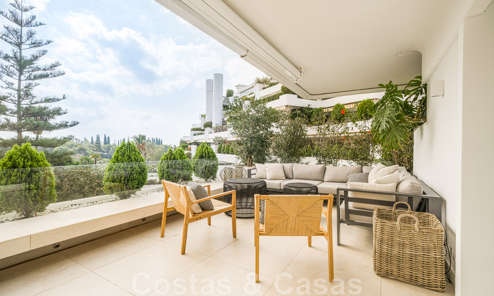 Amplio apartamento en venta, totalmente reformado en estilo moderno, situado en una zona deseable en la Milla de Oro de Marbella 46423