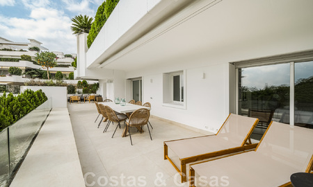 Amplio apartamento en venta, totalmente reformado en estilo moderno, situado en una zona deseable en la Milla de Oro de Marbella 46425