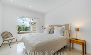 Amplio apartamento en venta, totalmente reformado en estilo moderno, situado en una zona deseable en la Milla de Oro de Marbella 46433 