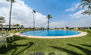 Amplio apartamento en venta, totalmente reformado en estilo moderno, situado en una zona deseable en la Milla de Oro de Marbella 46437 