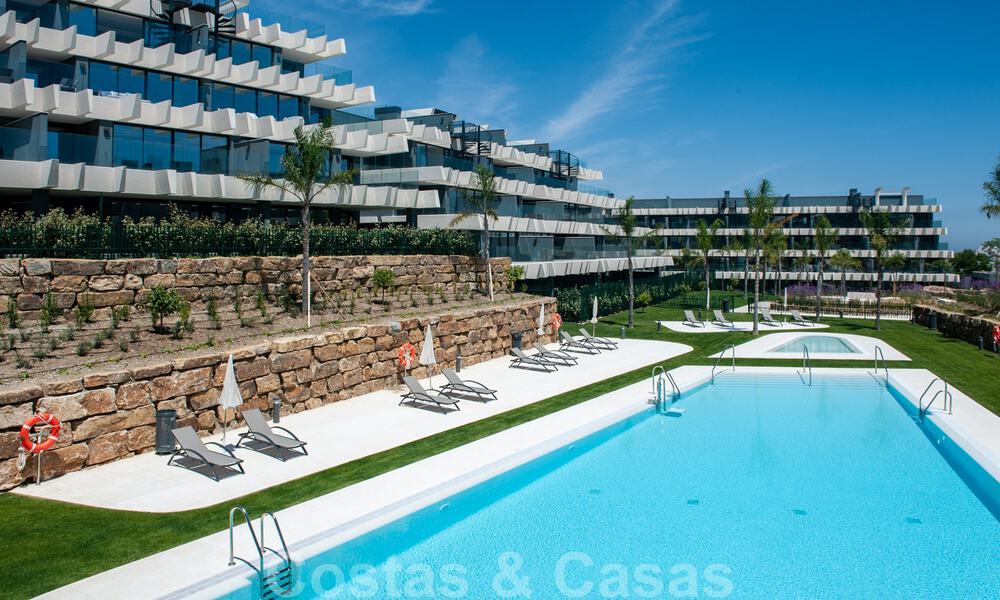 Moderno apartamento de 3 dormitorios en alquilar en un complejo de golf en la Nueva Milla de Oro, entre Marbella y Estepona 45535