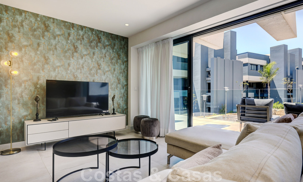 Moderno apartamento de 3 dormitorios en alquilar en un complejo de golf en la Nueva Milla de Oro, entre Marbella y Estepona 45549