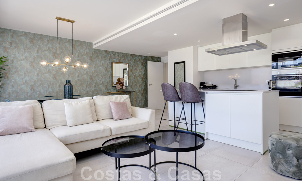 Moderno apartamento de 3 dormitorios en alquilar en un complejo de golf en la Nueva Milla de Oro, entre Marbella y Estepona 45556