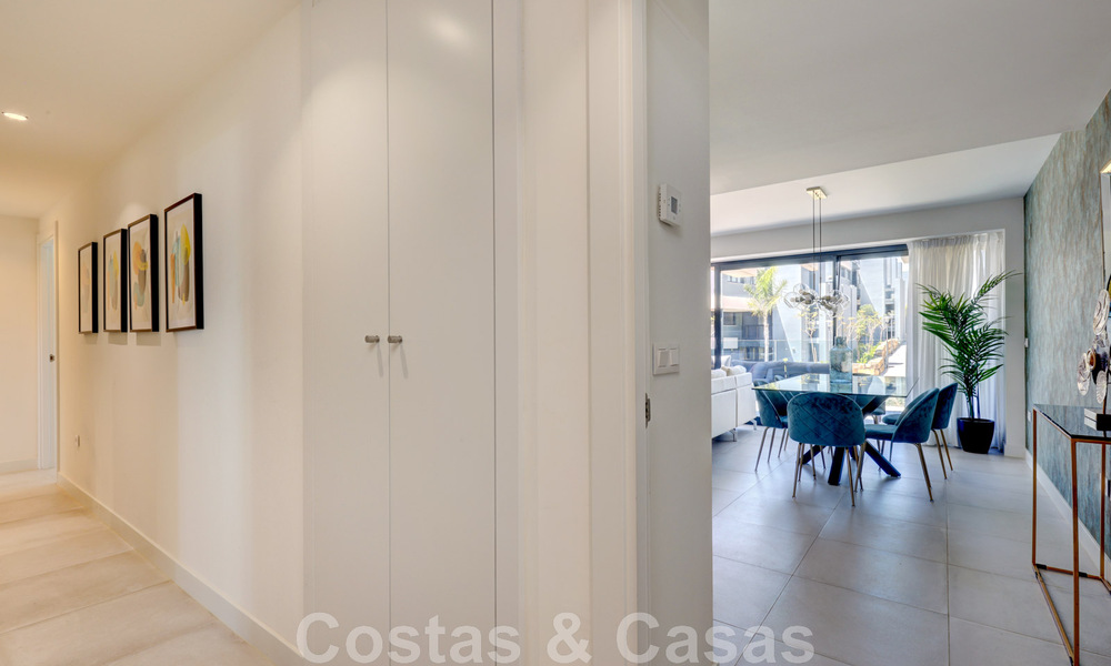 Moderno apartamento de 3 dormitorios en alquilar en un complejo de golf en la Nueva Milla de Oro, entre Marbella y Estepona 45563